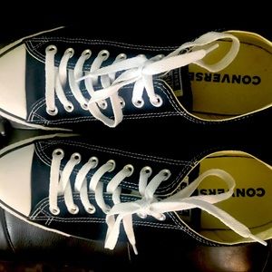 Black Men’s Classic Converse Sneakers - Great Condition! Chuck Taylor style!